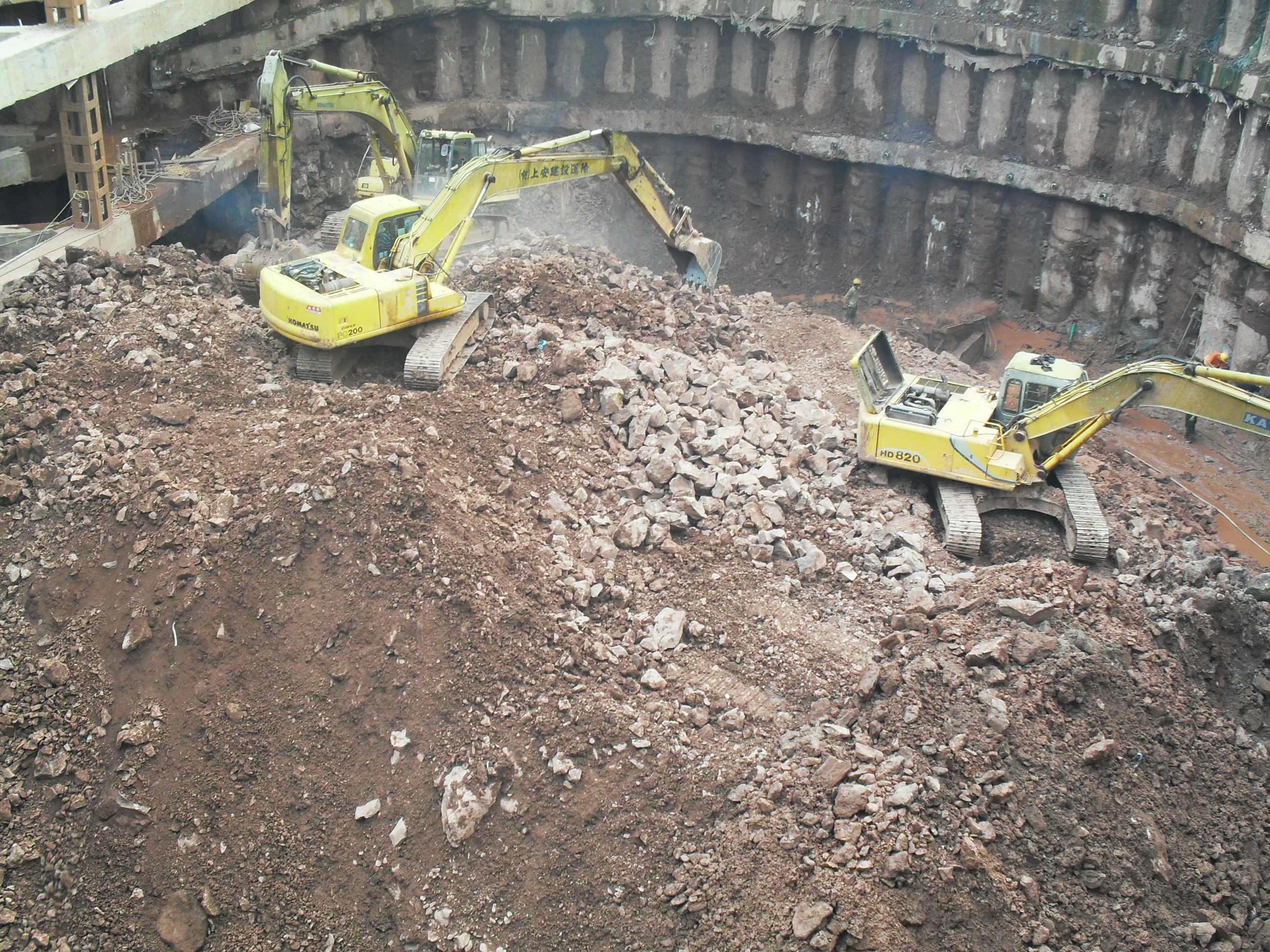珠江新城J2-2地塊基坑支護(hù)及土石方工程；廣州市珠江新城J2-2地塊 (3).JPG