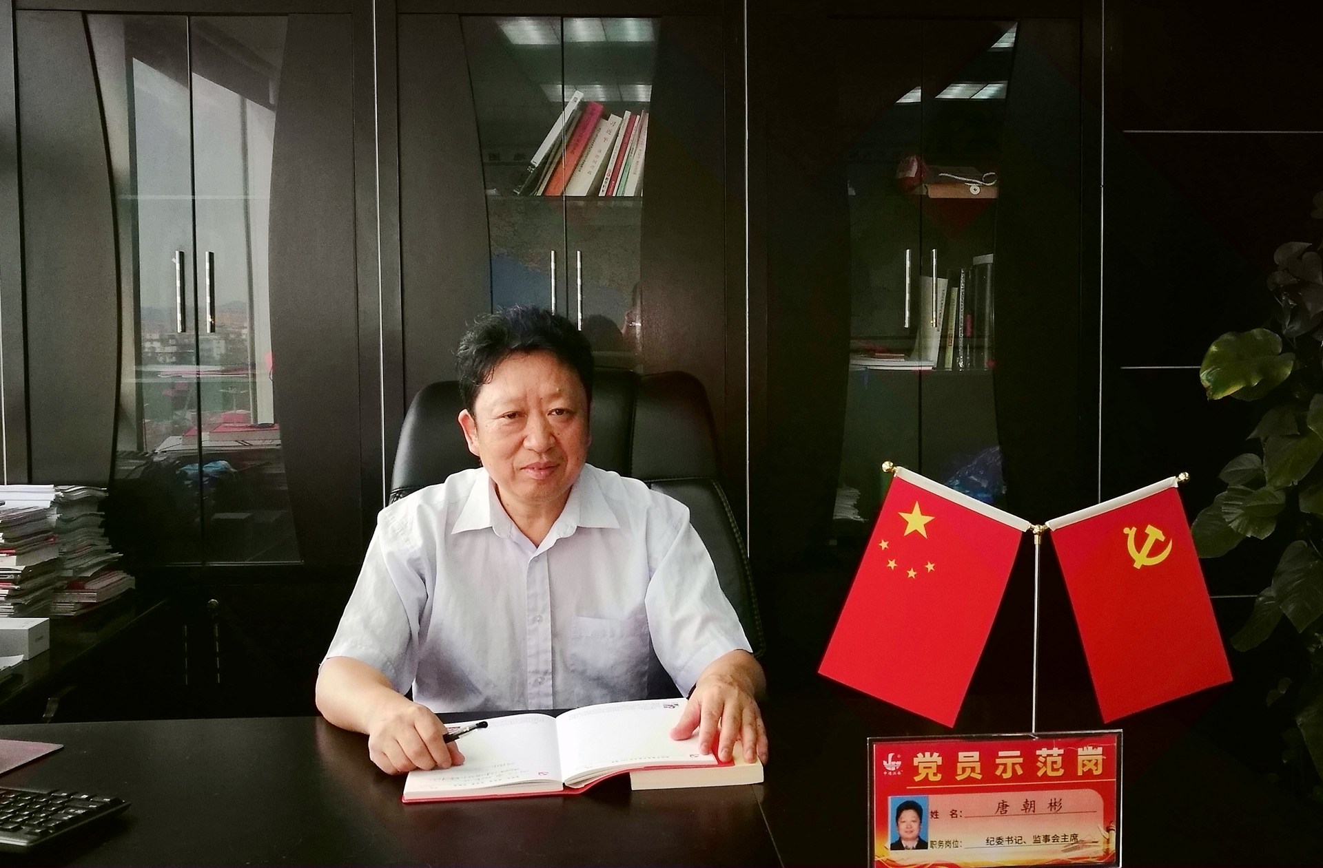 唐朝彬.jpg
