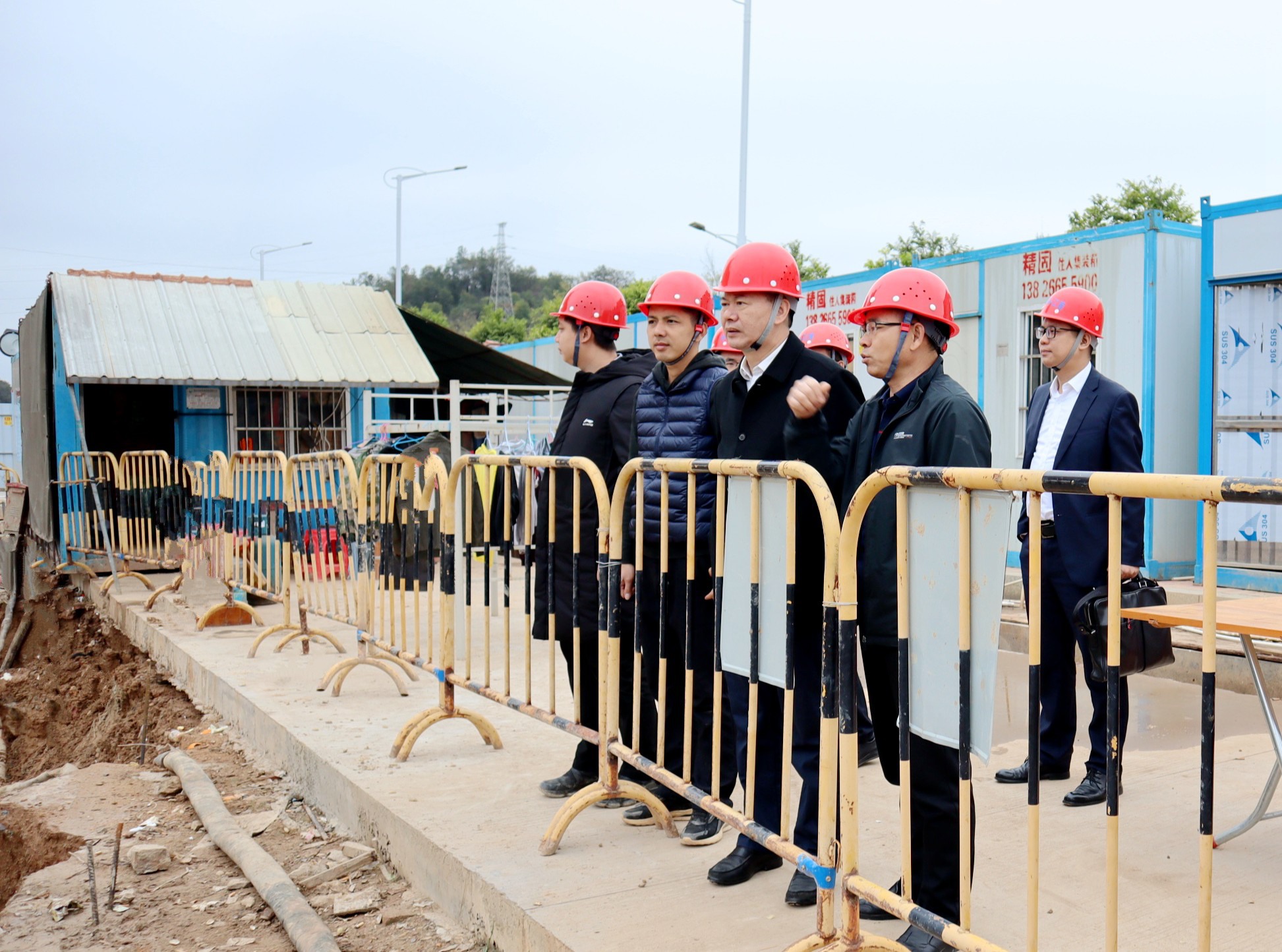 廖瑞奇一行參加汕頭市場開發(fā)部揭牌儀式6.jpg