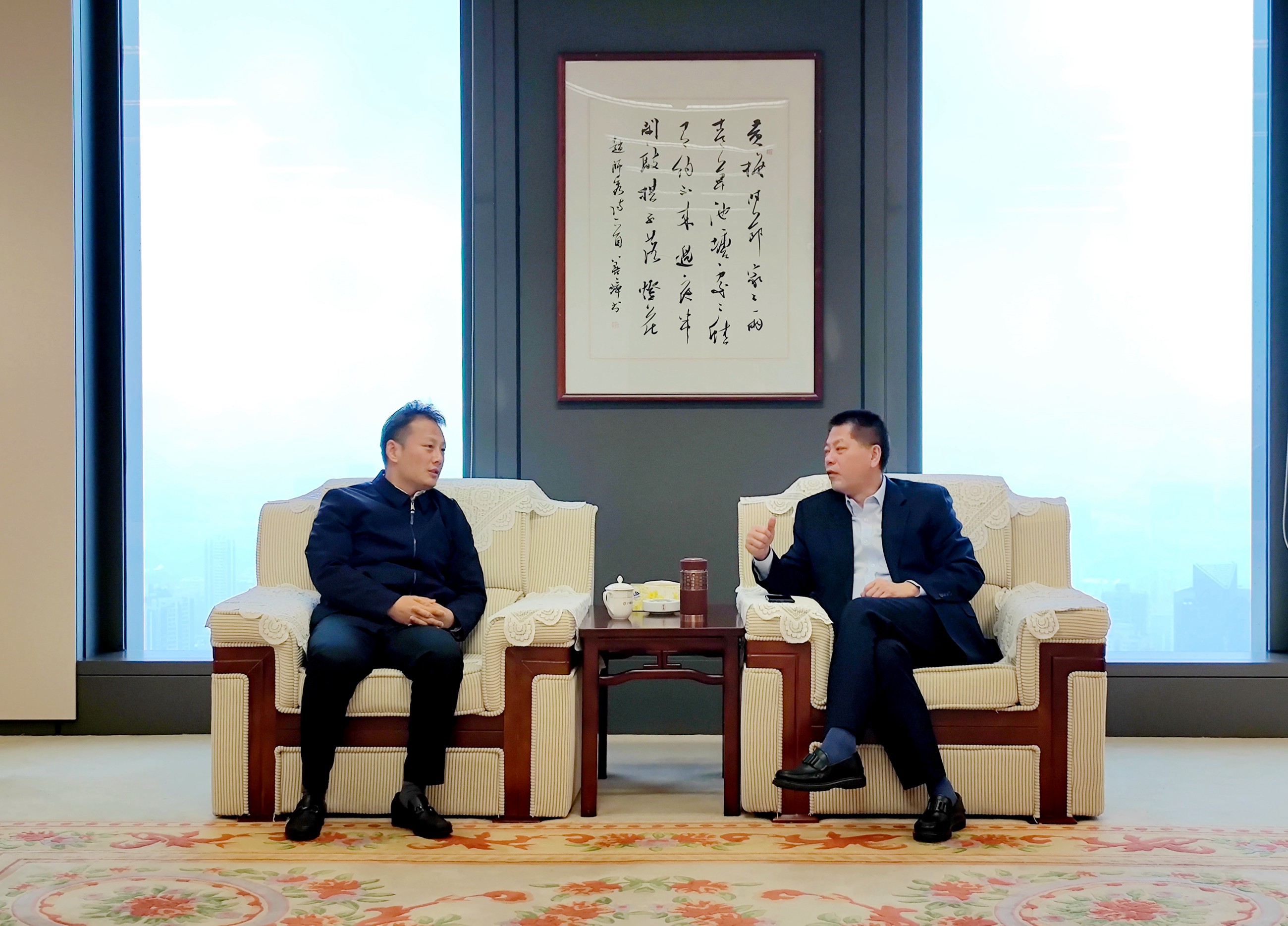 武岳彪與廣晟集團(tuán)黨委書記、董事長(zhǎng)劉衛(wèi)東座談交流.jpg
