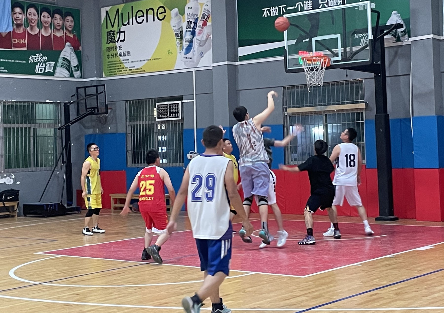 深圳分公司與華為聯(lián)隊(duì)開展籃球友誼賽2.jpg