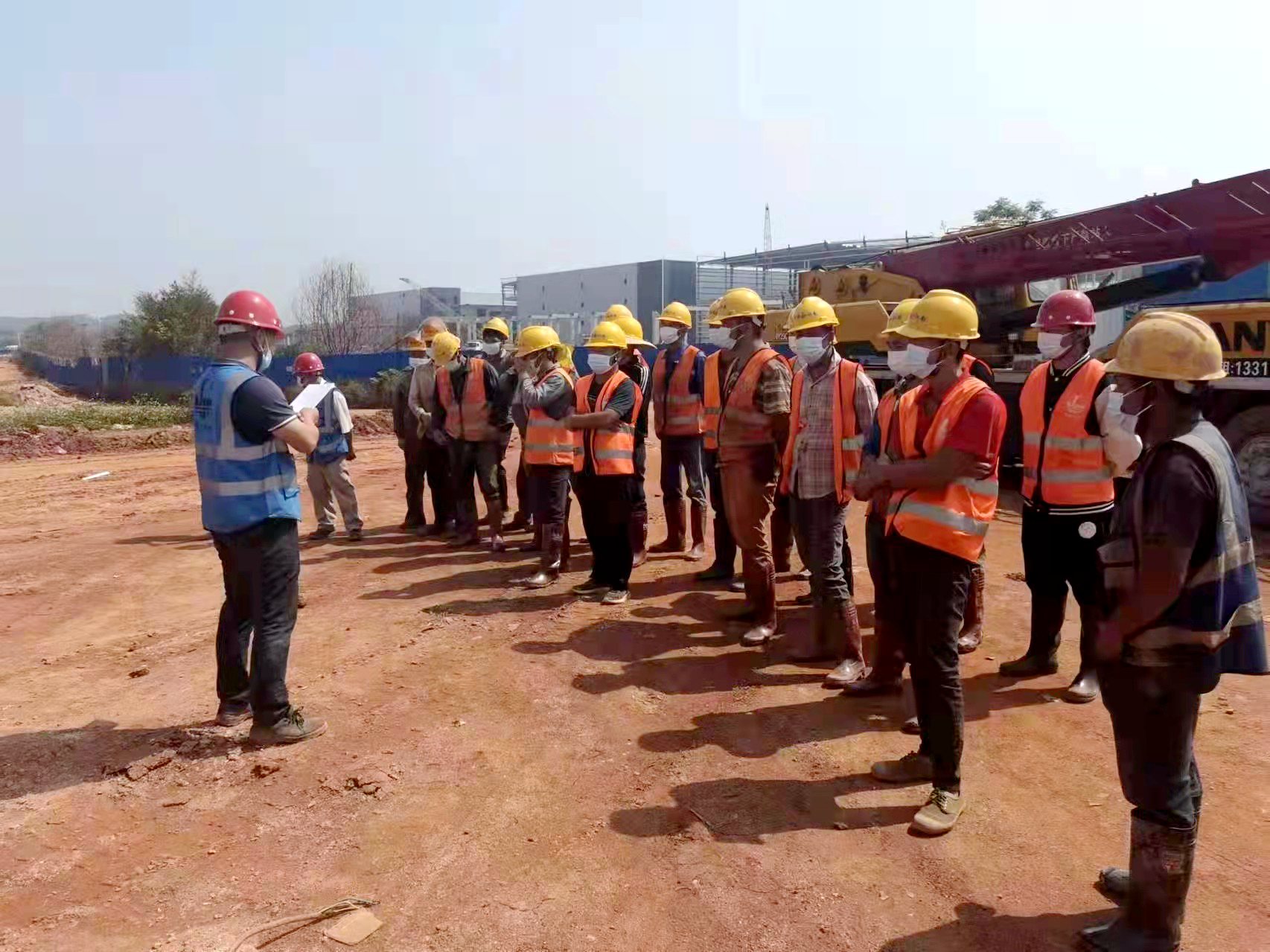 名創(chuàng)優(yōu)品肇慶項目部組織應(yīng)急演練02.jpg 名創(chuàng)優(yōu)品肇慶項目部組織應(yīng)急演練02.jpg