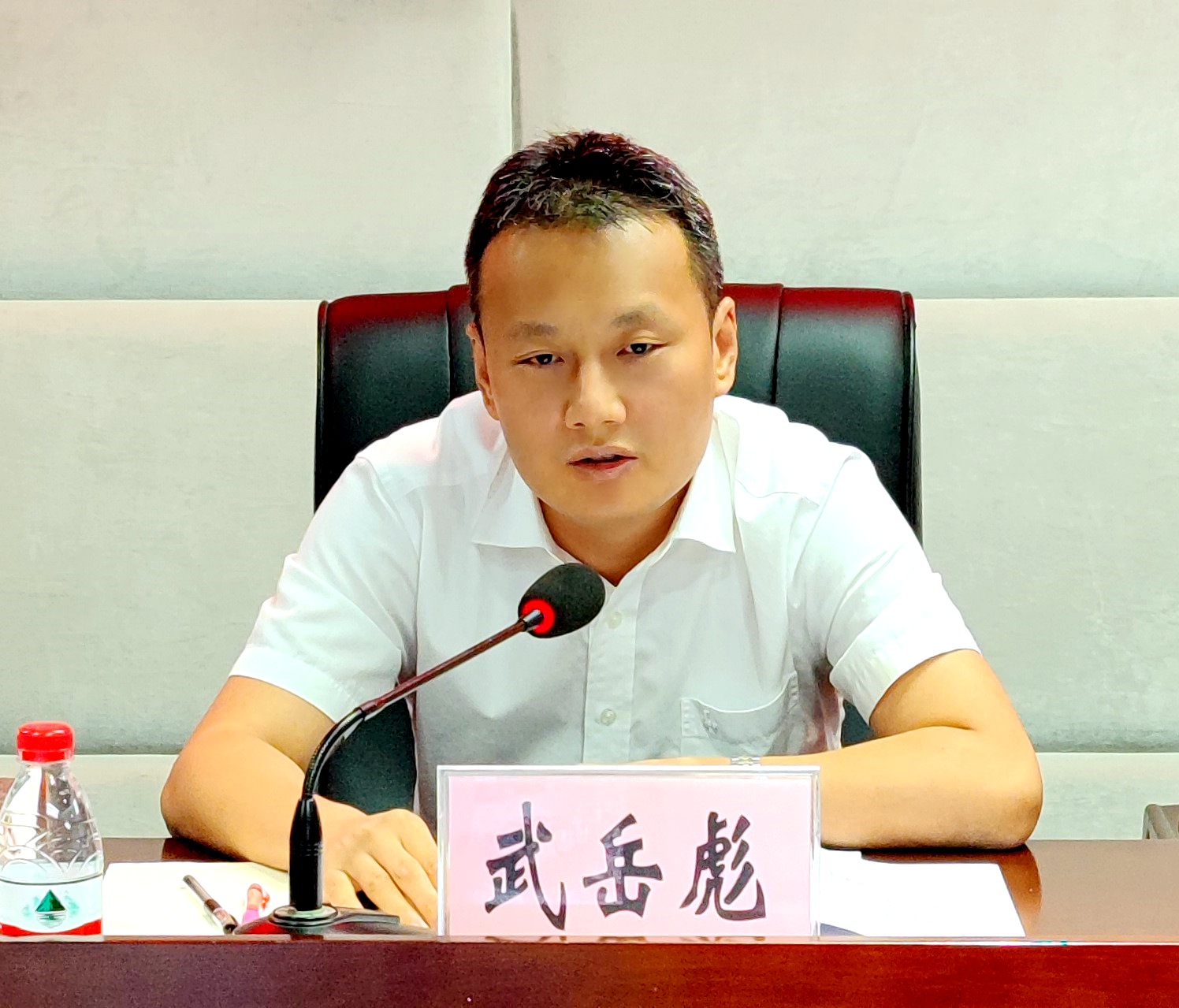 武總個(gè)人照_副本.jpg