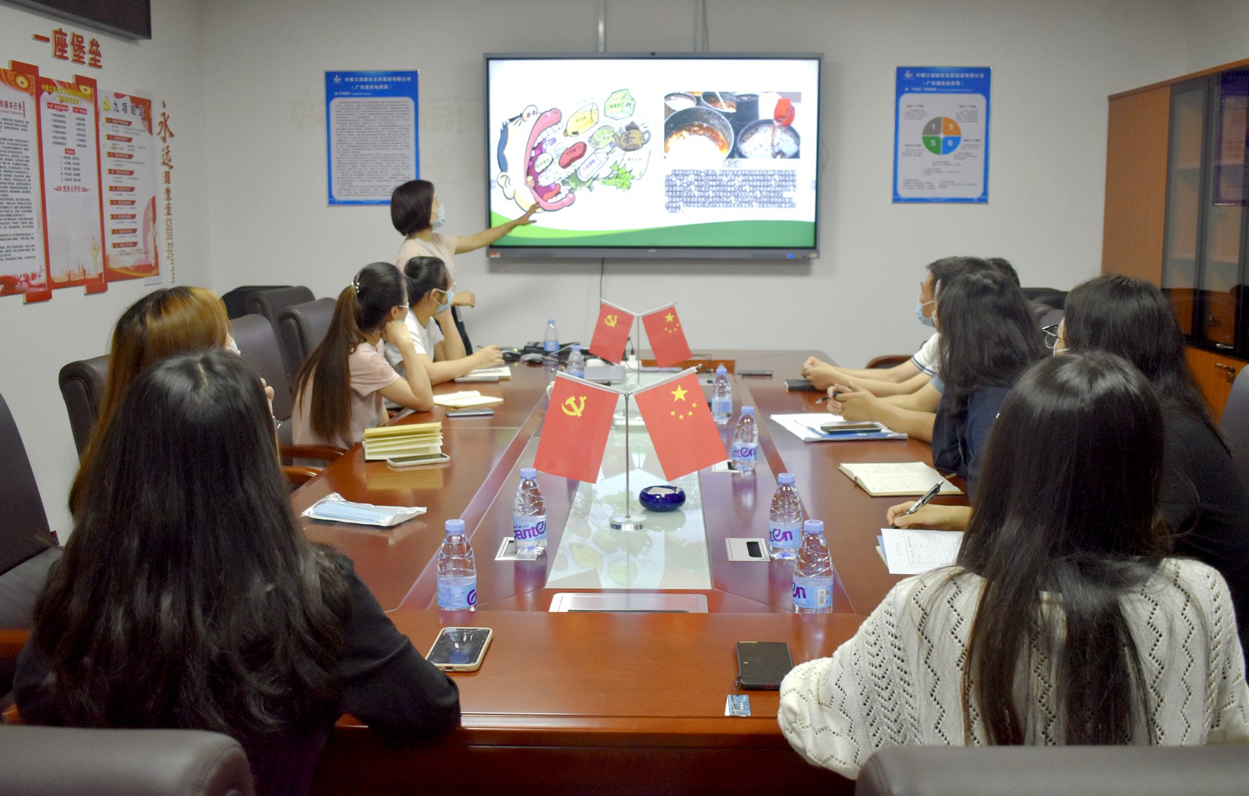 深圳分公司開展健康知識(shí)進(jìn)機(jī)關(guān)宣講活動(dòng)1.jpg 深圳分公司開展健康知識(shí)進(jìn)機(jī)關(guān)宣講活動(dòng)1.jpg