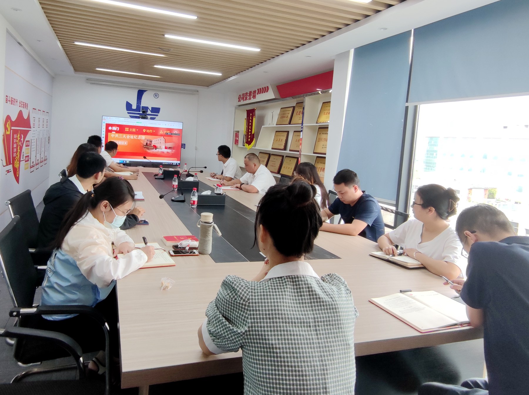 珠海分公司黨支部開展參觀網(wǎng)上紅色展館主題黨日活動2.jpg 珠海分公司黨支部開展參觀網(wǎng)上紅色展館主題黨日活動2.jpg