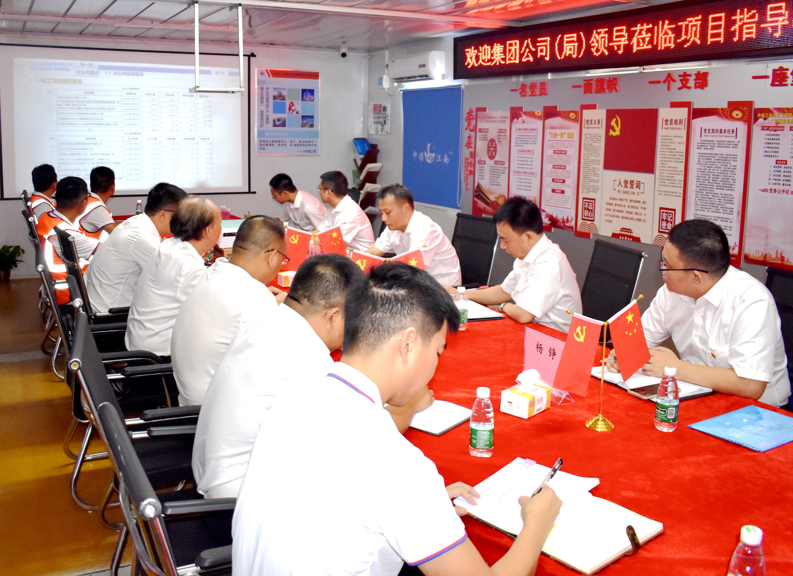 武岳彪一行到深圳分公司華為團5項目調(diào)研指導(dǎo) 2.jpg