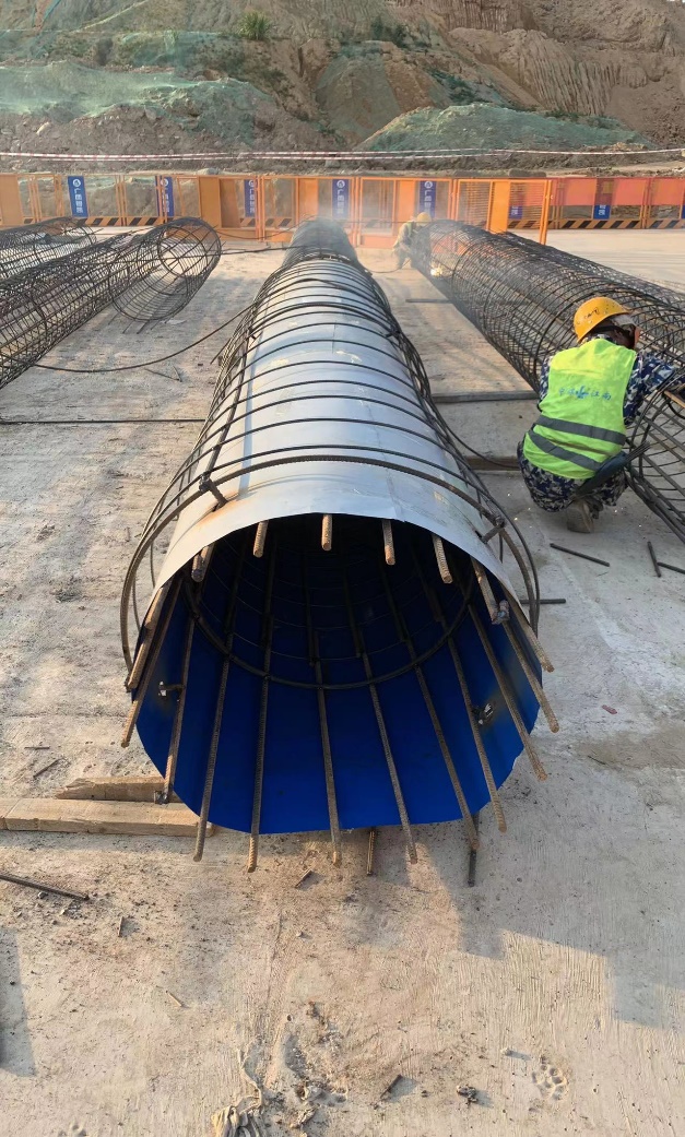 特種工程分公司攻克復(fù)雜巖溶地質(zhì)條件下旋挖灌注樁混凝土澆筑溶洞處理難關(guān)2.jpg 特種工程分公司攻克復(fù)雜巖溶地質(zhì)條件下旋挖灌注樁混凝土澆筑溶洞處理難關(guān)2.jpg