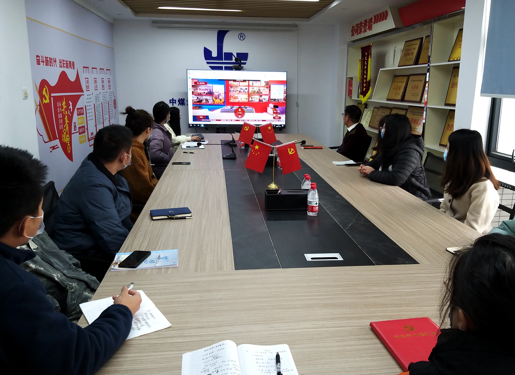 珠海分公司組織黨員干部職工線上參觀“奮進(jìn)新時(shí)代”主題成就展.jpg