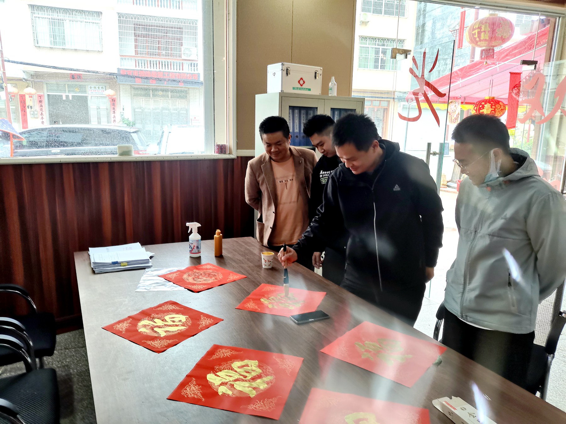 地環(huán)公司迎春送福 共創(chuàng)未來(lái)01.jpg