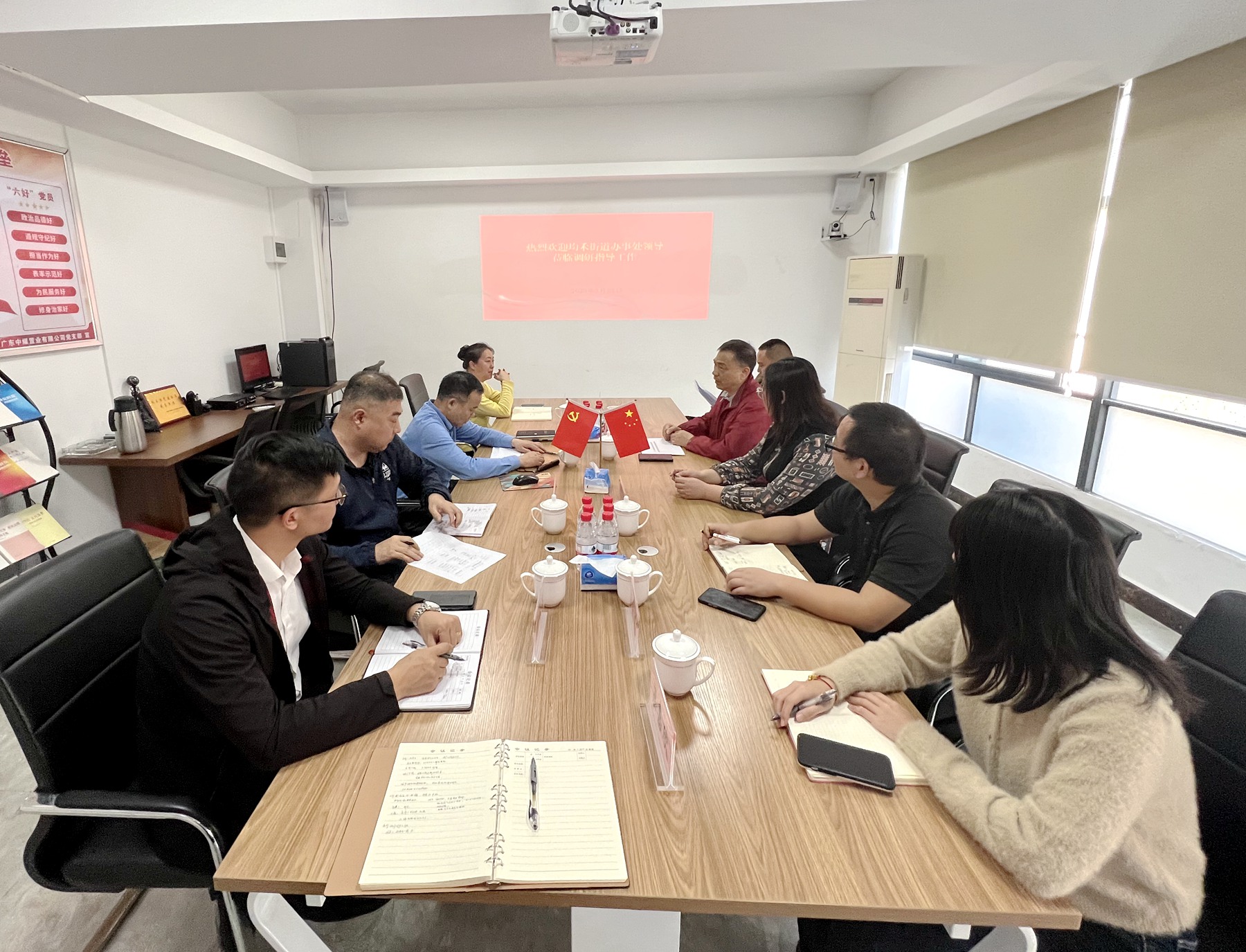 工程管理公司組織召開重點項目建設(shè)推進(jìn)座談會1.jpg