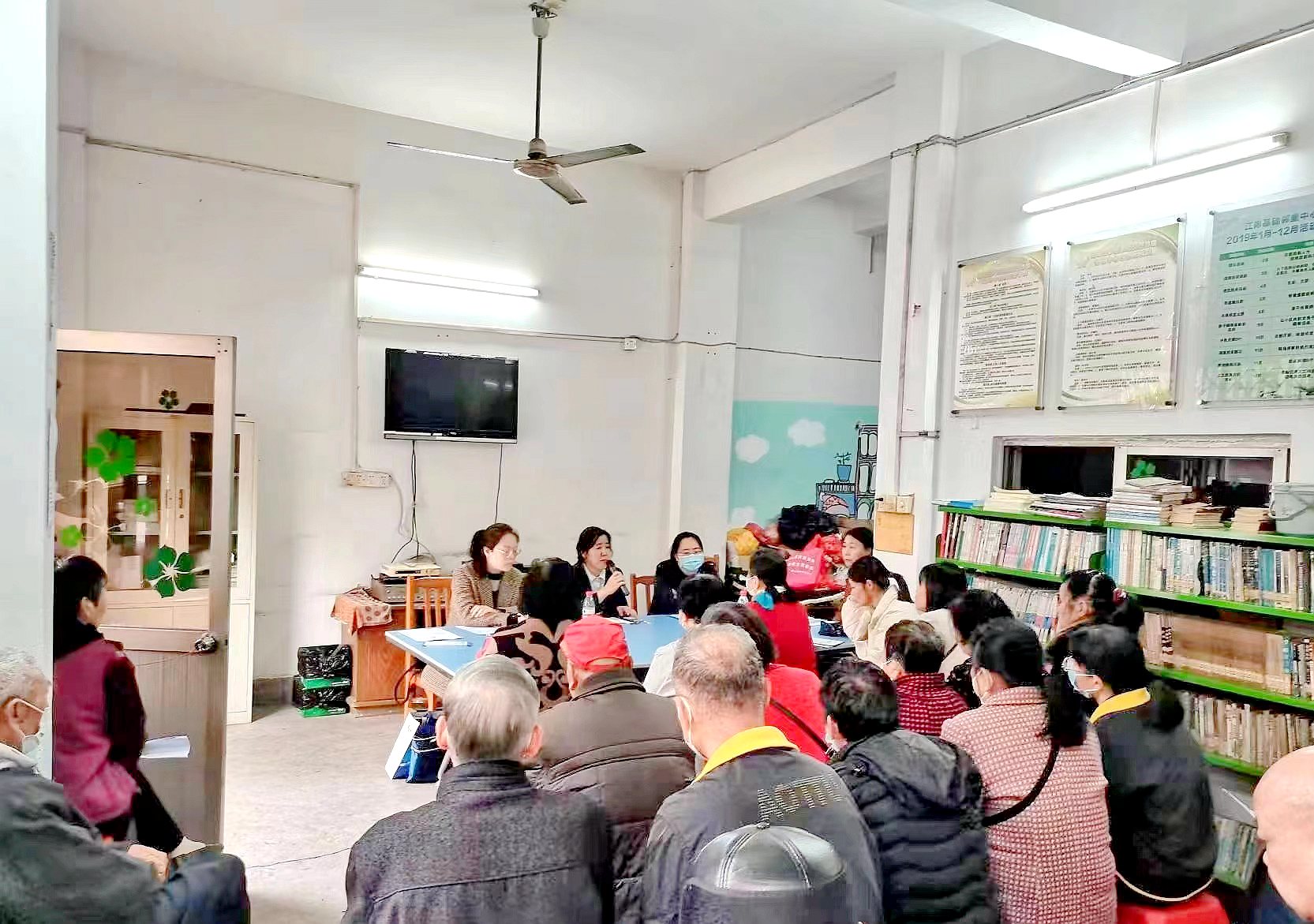 事務(wù)管理中心開(kāi)展退休職工醫(yī)保政策宣講活動(dòng)1.jpg