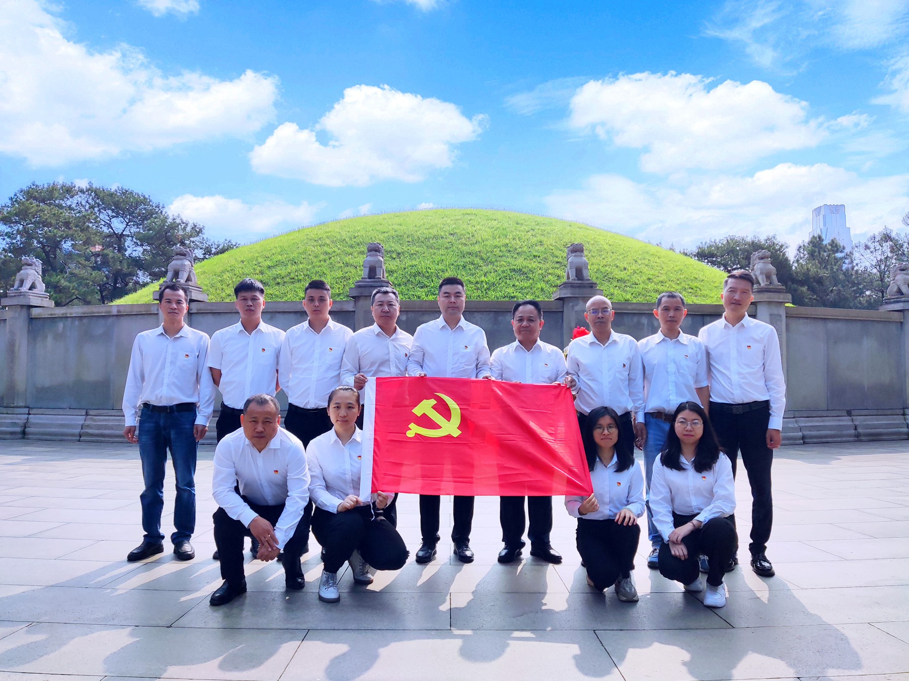 特種工程分公司黨支部到廣州起義烈士陵園開展主題黨日活動(dòng)3.jpg