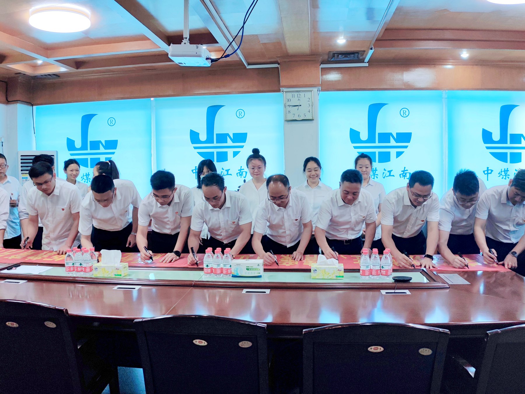 佛山分公司組織開(kāi)展“守紀(jì)講黨性、清廉樹(shù)正氣”主題黨日活動(dòng)2.jpg