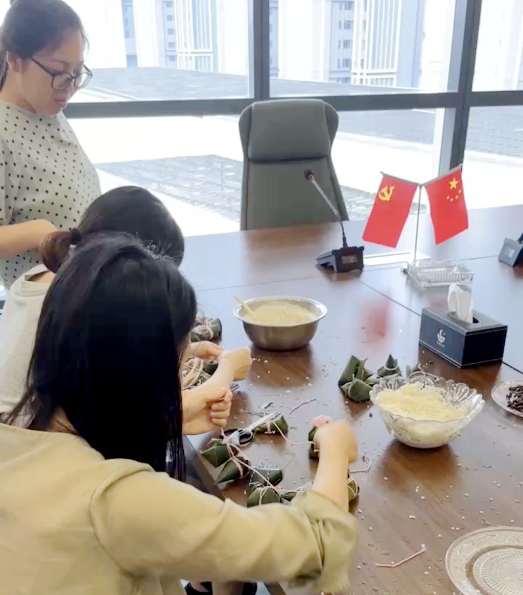 “主題黨日+傳統(tǒng)節(jié)日”·開出別樣滋味1.jpg