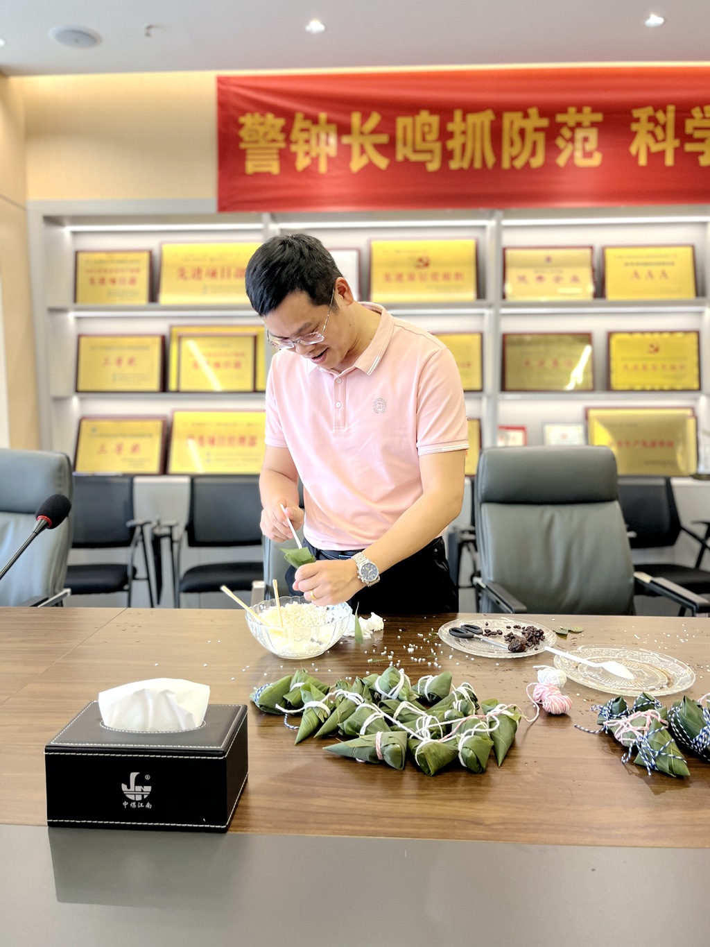 “主題黨日+傳統(tǒng)節(jié)日”·開出別樣滋味.jpg