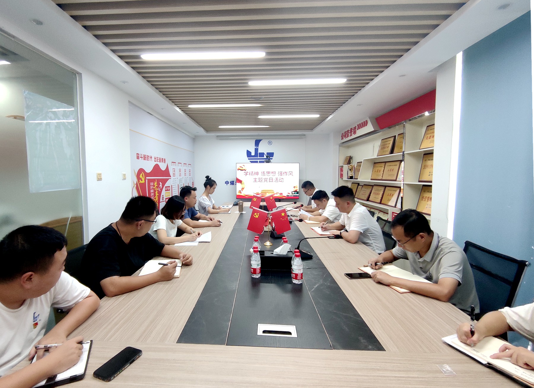 珠海分公司黨支部開展“學(xué)精神 悟思想 強作風(fēng)”主題黨日活動 1.jpg