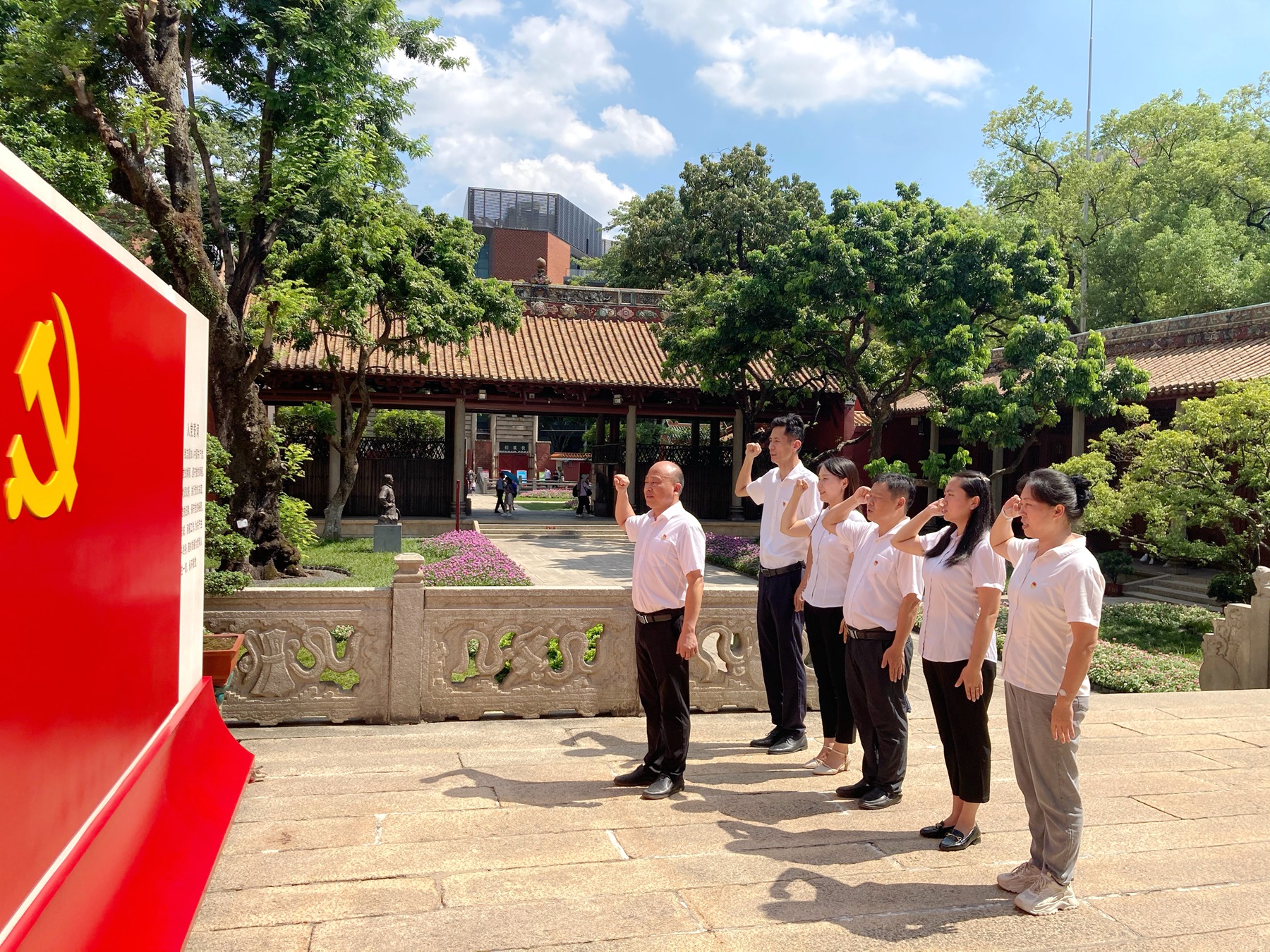 工程管理公司黨支部組織開展“弘揚革命精神 展現(xiàn)時代擔(dān)當(dāng)”主題黨日活動3.JPG