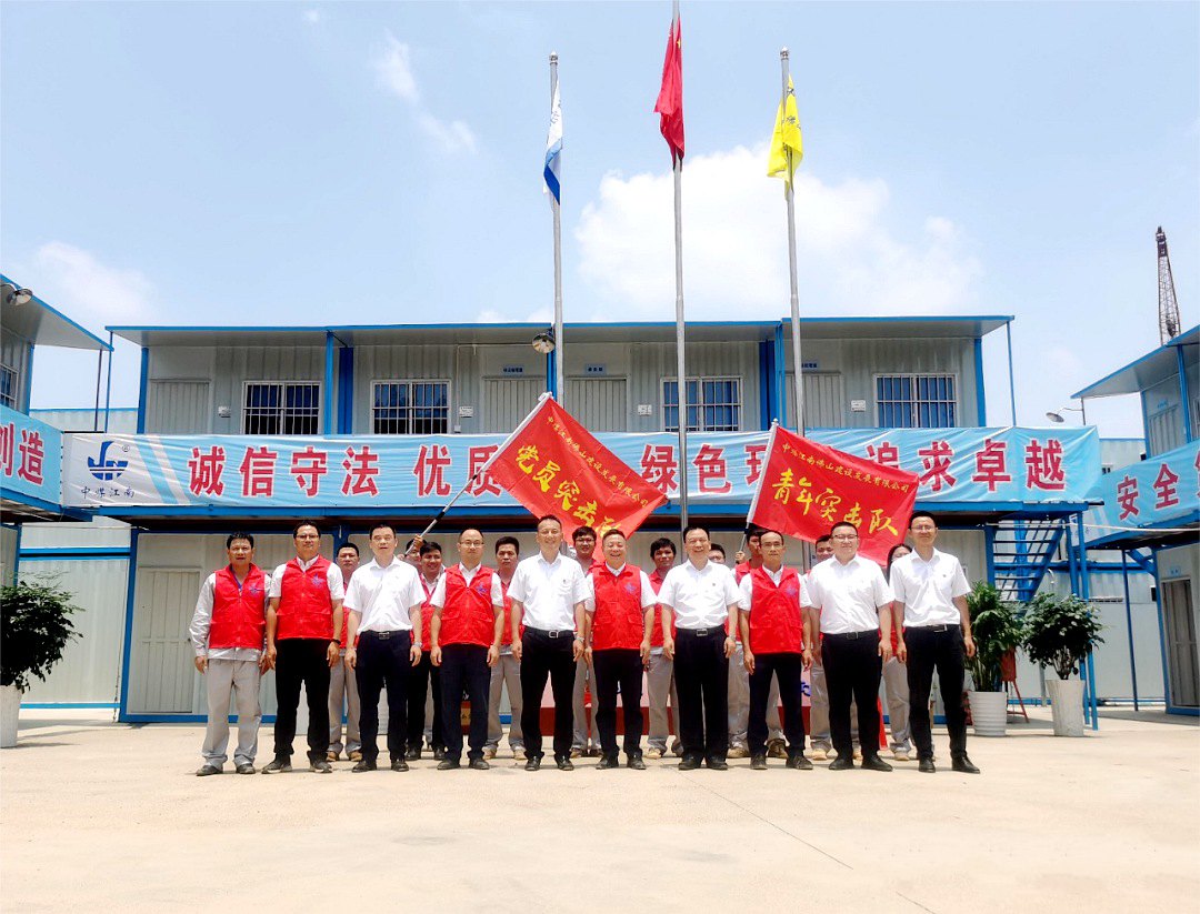 1東莞華潤項目授旗_副本.jpg