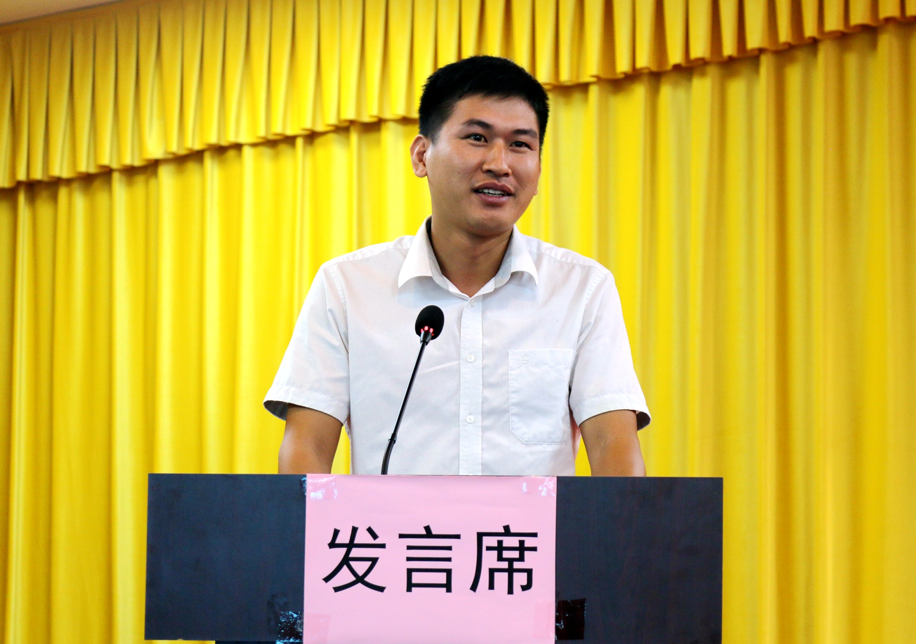 2.藍(lán)育柱.jpg
