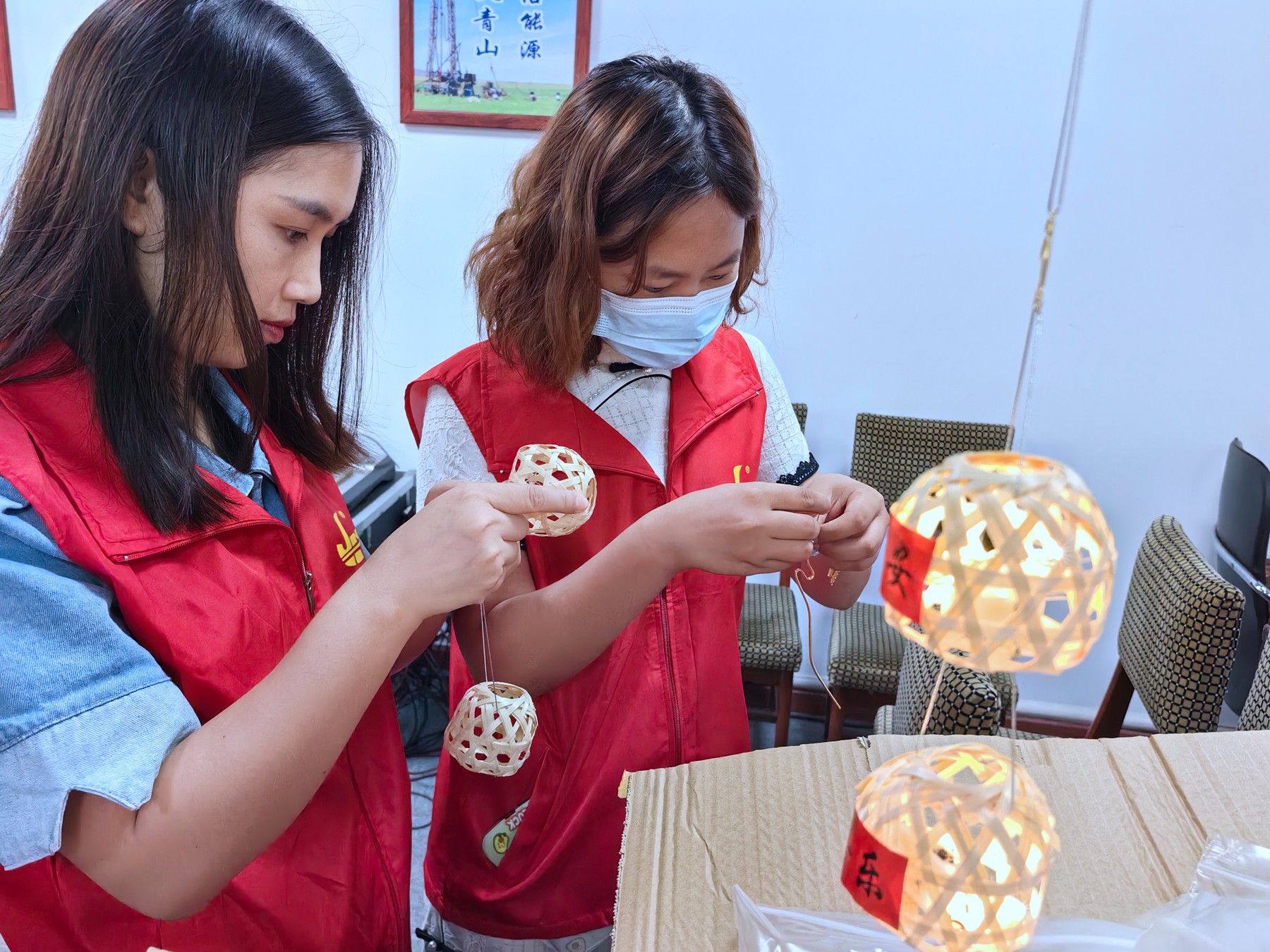 地環(huán)公司聯(lián)合均禾街羅南社區(qū)開展關(guān)愛老人志愿活動 2.jpg