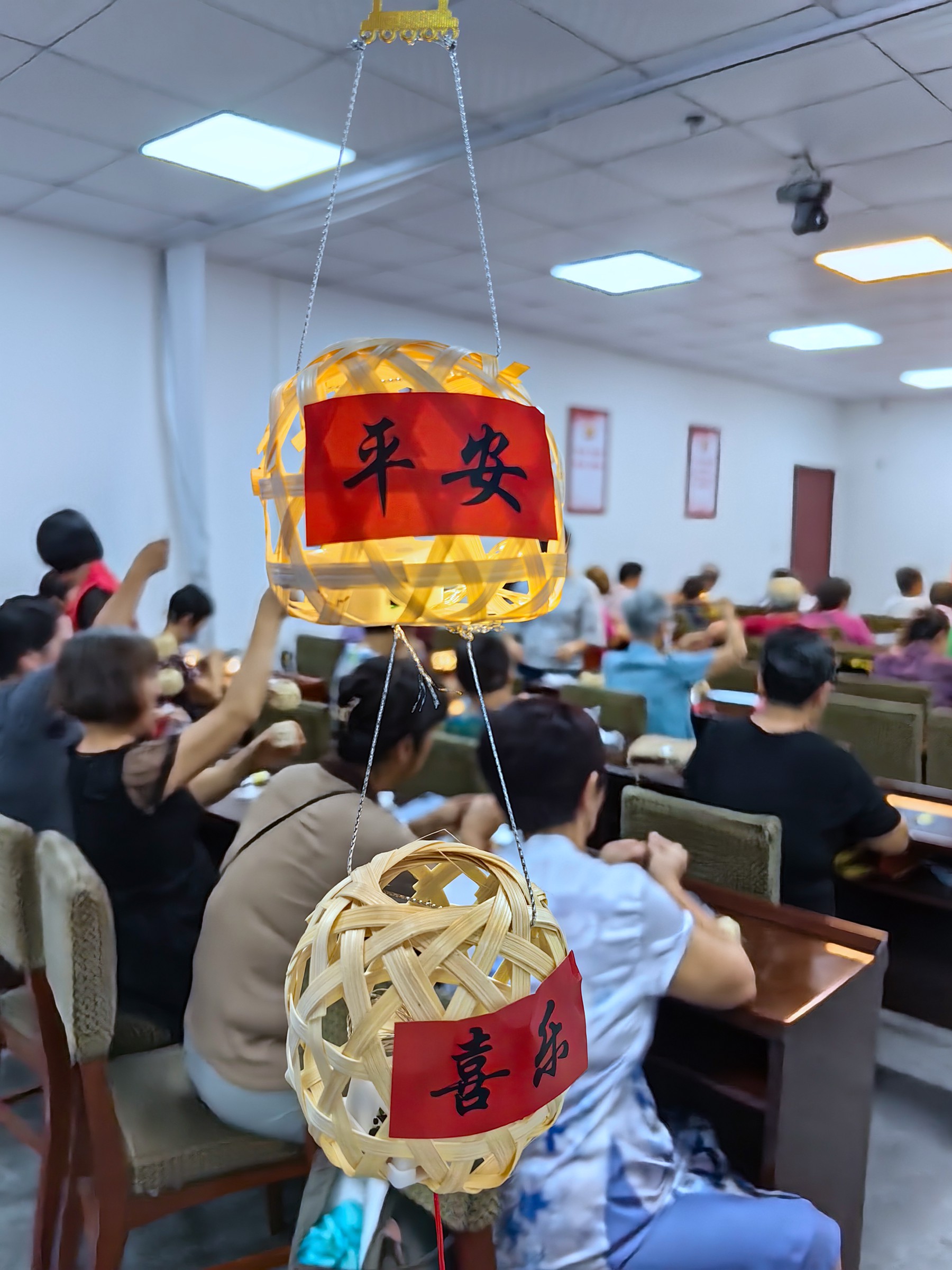 地環(huán)公司聯(lián)合均禾街羅南社區(qū)開展關(guān)愛老人志愿活動 5.jpg