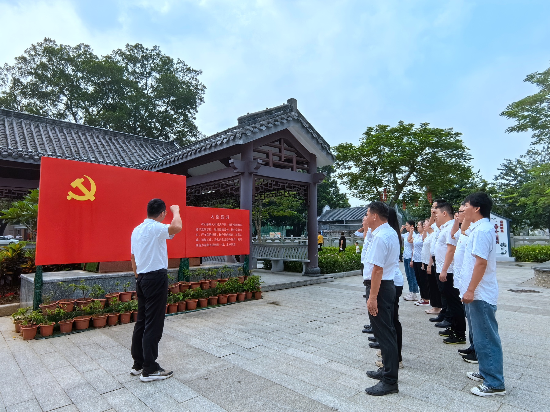 佛山分公司黨支部開展“不忘初心牢記使命·賡續(xù)偉大紅色精神”主題黨日活動(dòng)2.jpg