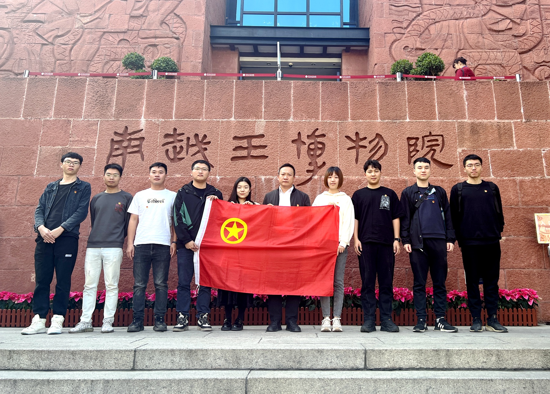 開(kāi)發(fā)區(qū)分公司（市政公司）團(tuán)支部組織開(kāi)展“青春心向黨，建功新時(shí)代”主題團(tuán)日活動(dòng)1.jpg