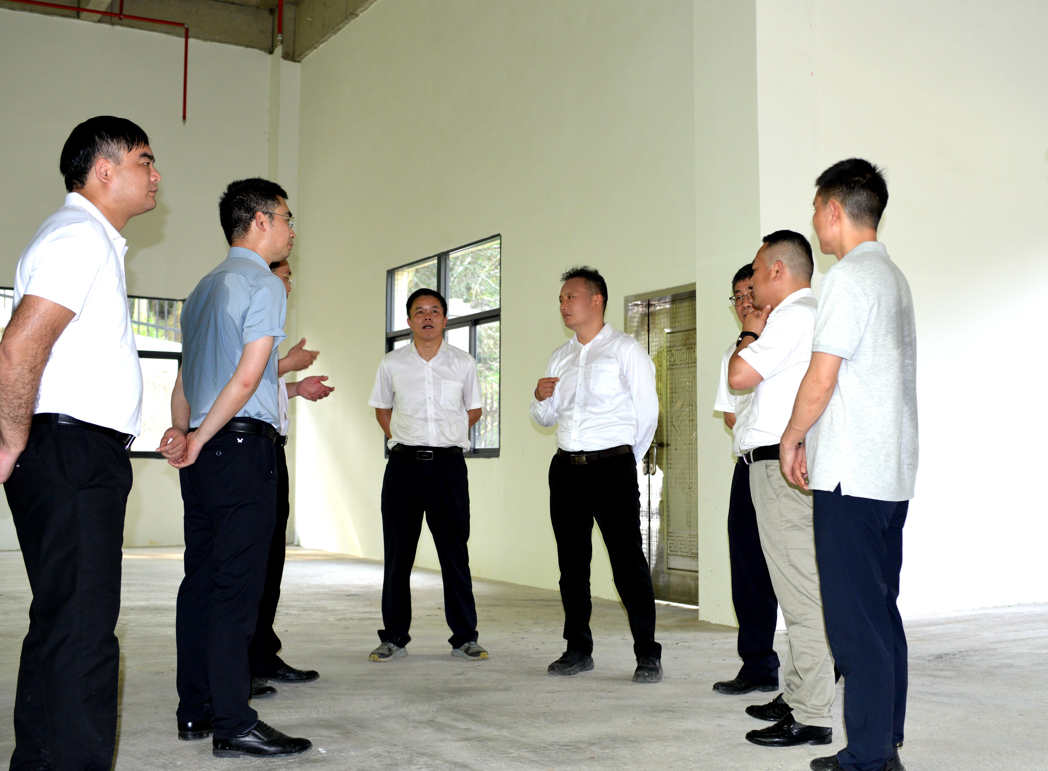 武岳彪考察合水鎮(zhèn)油茶加工基地1.JPG