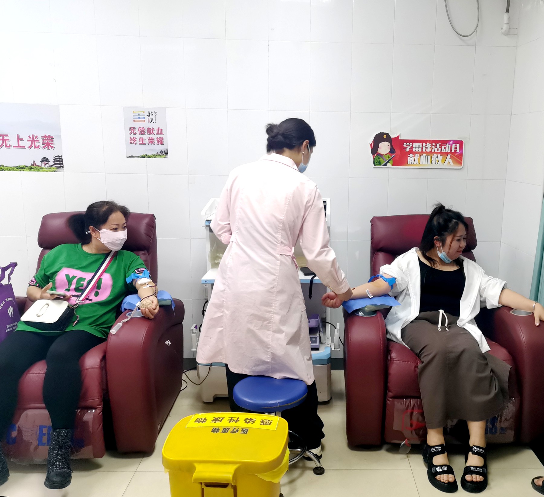 無償獻血 拯救生命——二〇二隊黨委韶關(guān)基地管理中心黨支部危急時刻顯擔當1.jpg