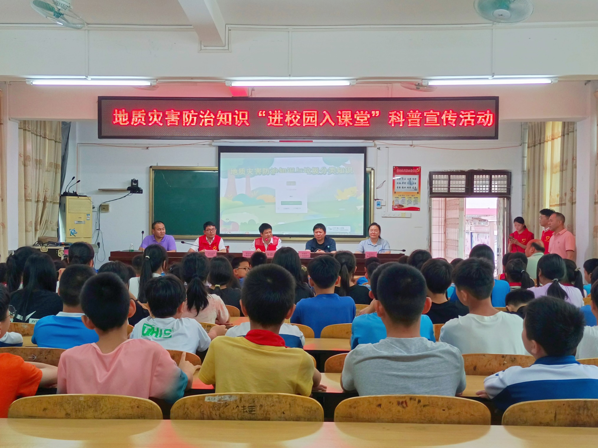 二0一隊協(xié)辦第16個全國防災減災日主題宣傳活動6_副本.jpg