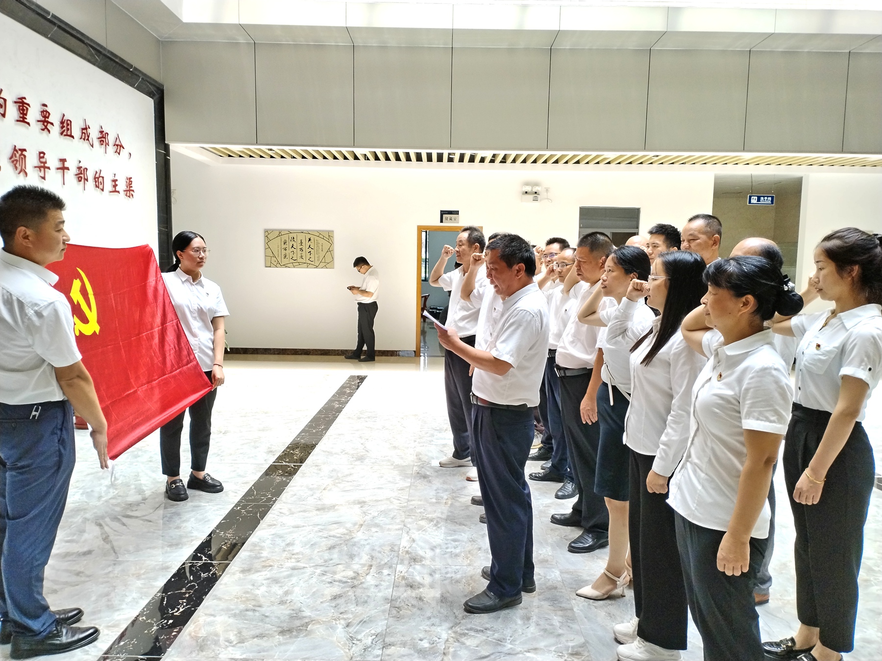 一五二勘探隊黨委開展 “黨紀(jì)學(xué)習(xí)強(qiáng)‘正氣_廉政教育鑄‘清風(fēng)’” 警示教育活動2.jpg