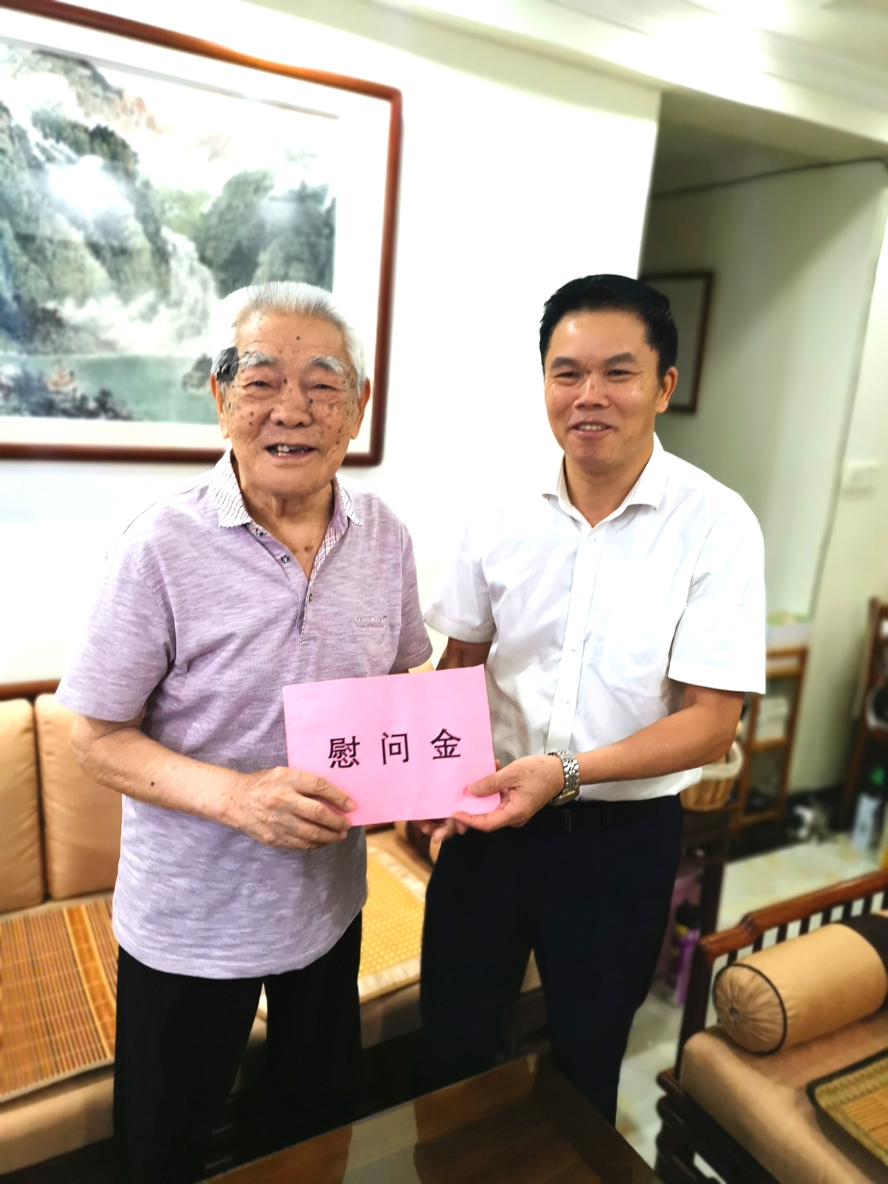 2.劉金森慰問(wèn).jpg