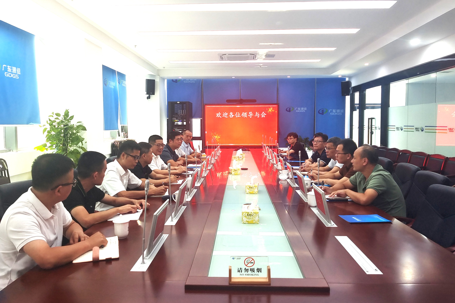 二0一隊(duì)赴省國土資源測繪院工作交流.jpg