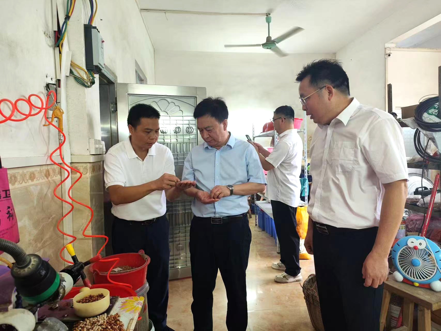沈志全赴信宜市合水鎮(zhèn)開展駐鎮(zhèn)幫扶調研工作2.jpg