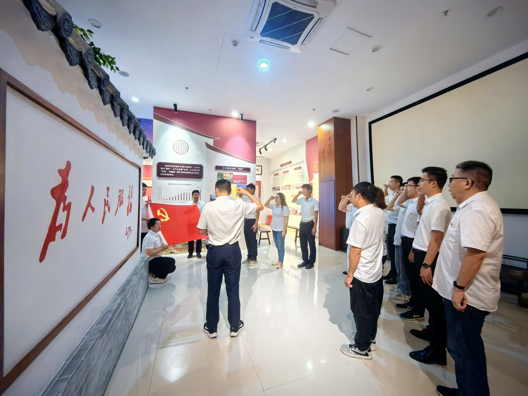 佛山分公司開展“汲取榜樣力量，激發(fā)改革活力”主題黨日活動(dòng)2.jpg
