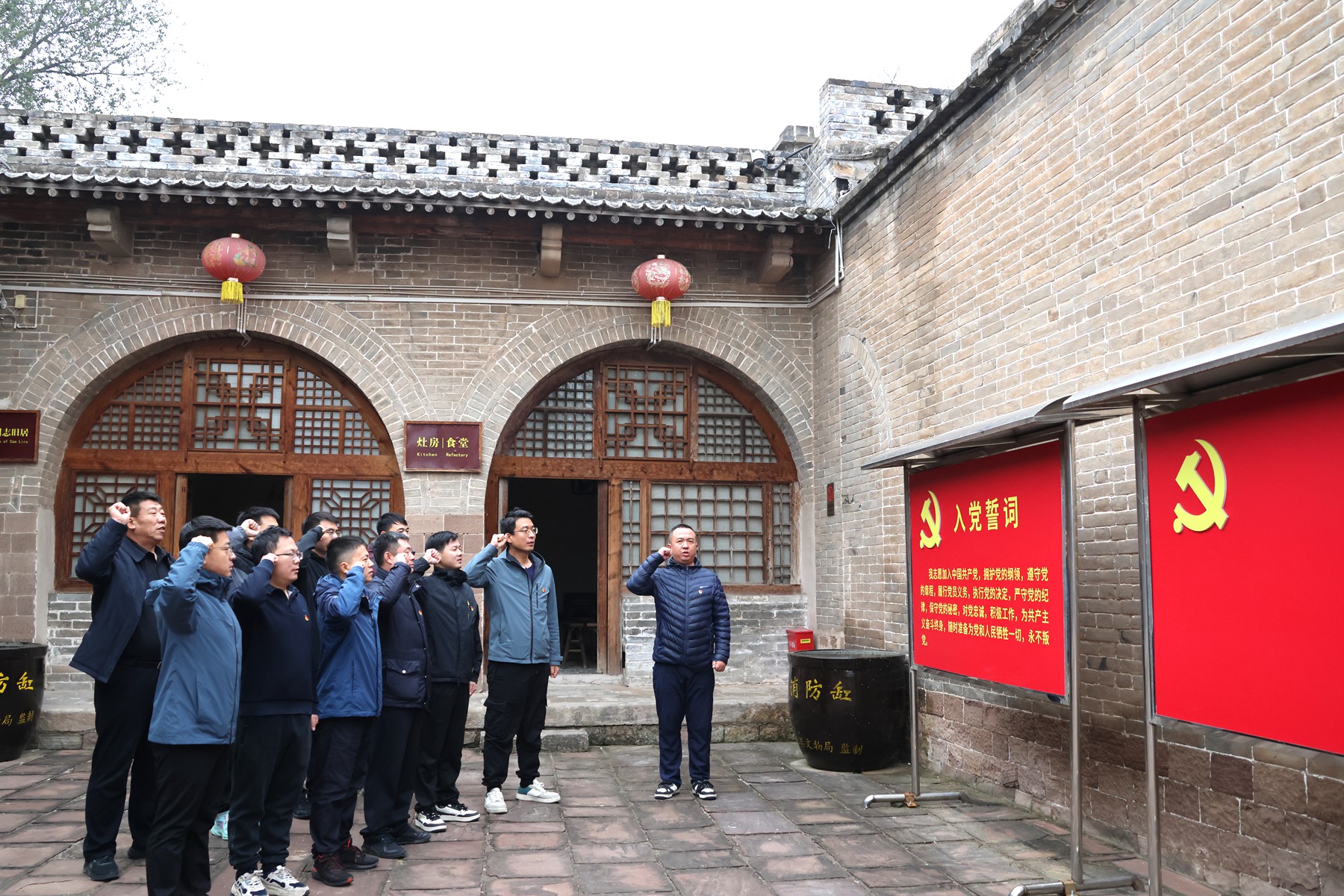 神府區(qū)塊新能源鉆井項目部臨時黨支部開展聯(lián)學聯(lián)建主題活動3.JPG