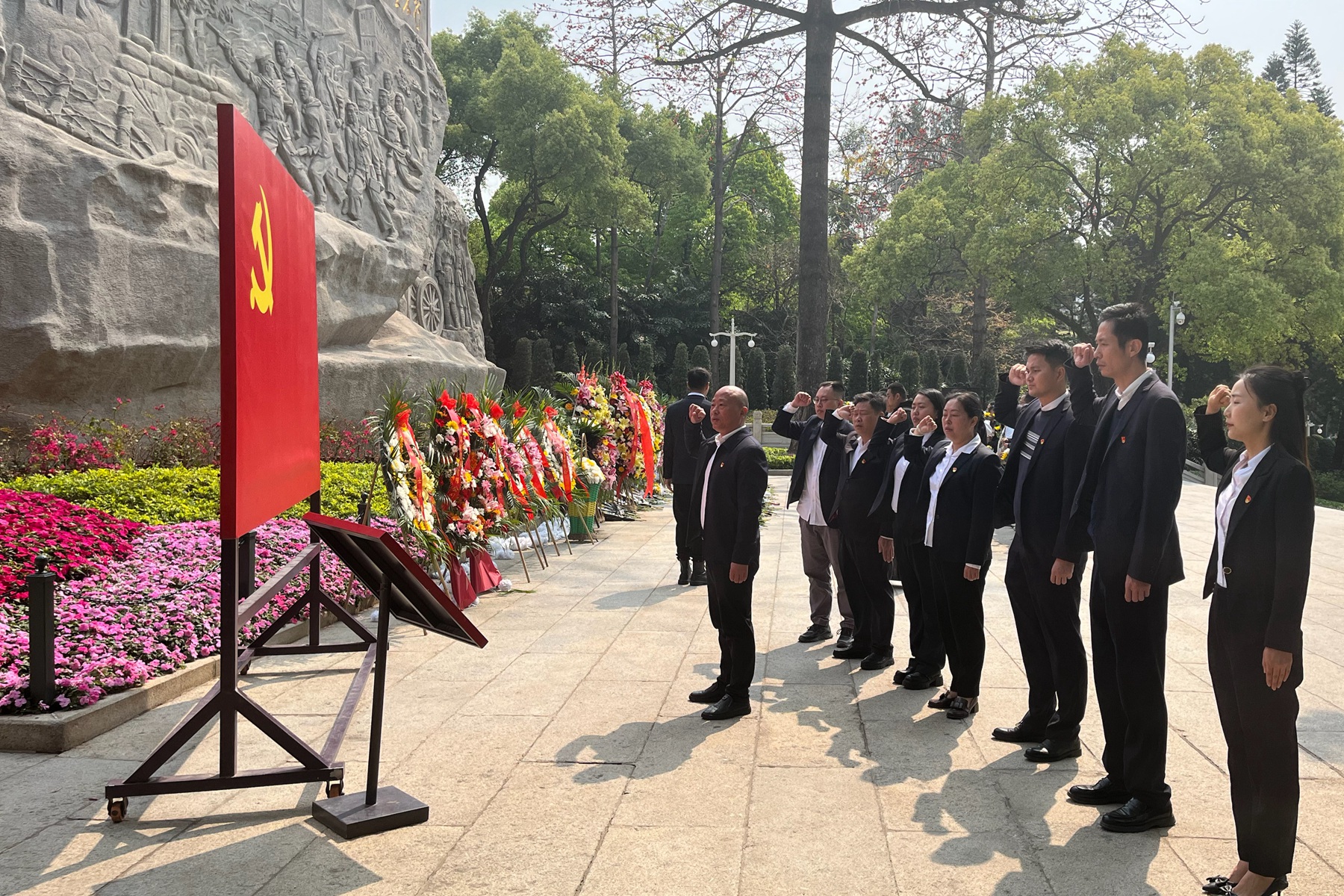 工管公司黨支部開展“緬懷先烈銘初心 傳承精神擔(dān)使命”主題黨日活動2.jpg