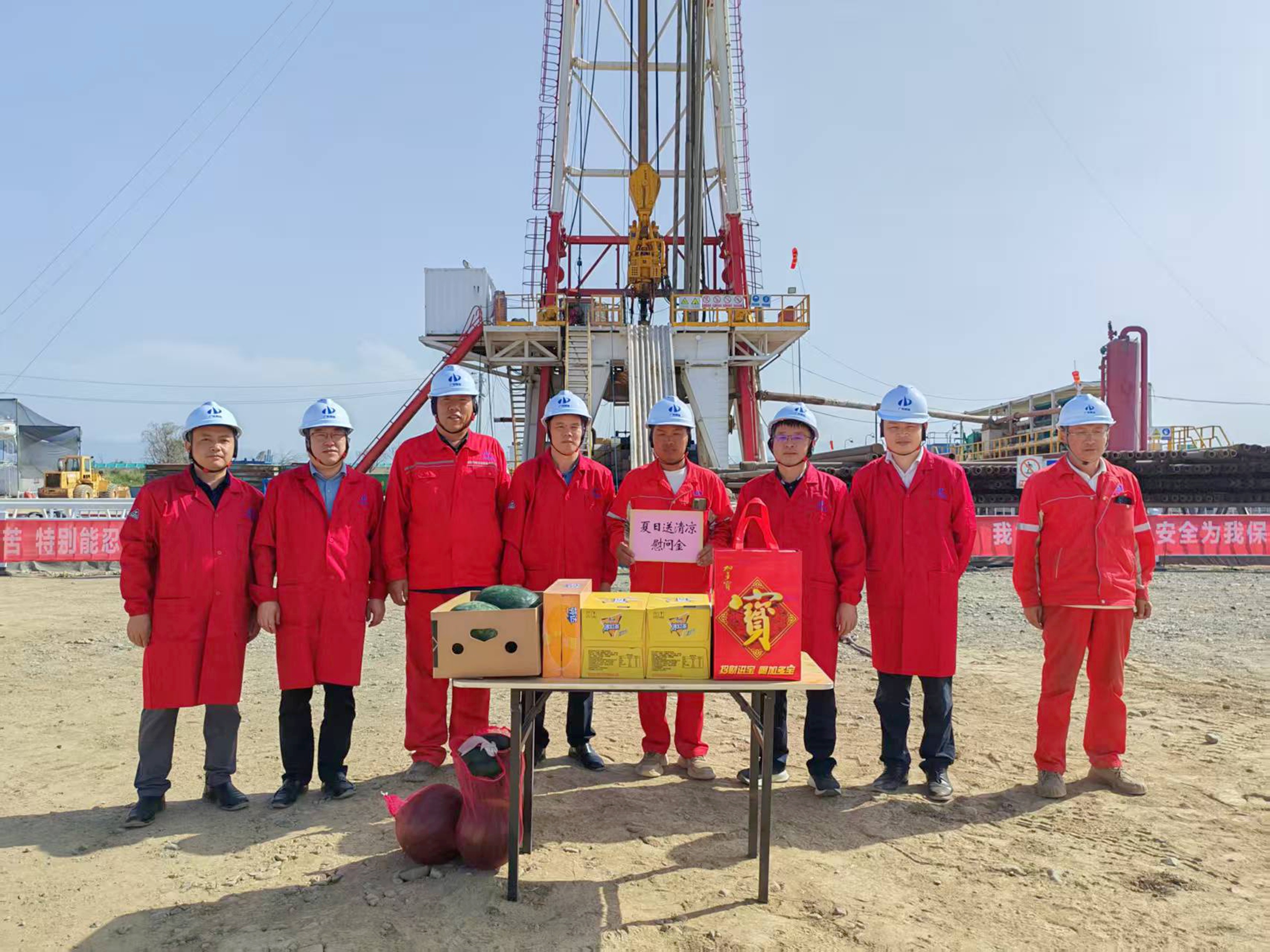 1.劉金森、刁海忠到勘查院新疆煤層氣項目送清涼.jpg